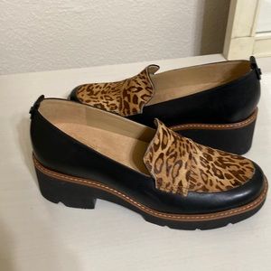 Naturalizer Black Leather loafers, size 8, NEW, comfortable and good support
